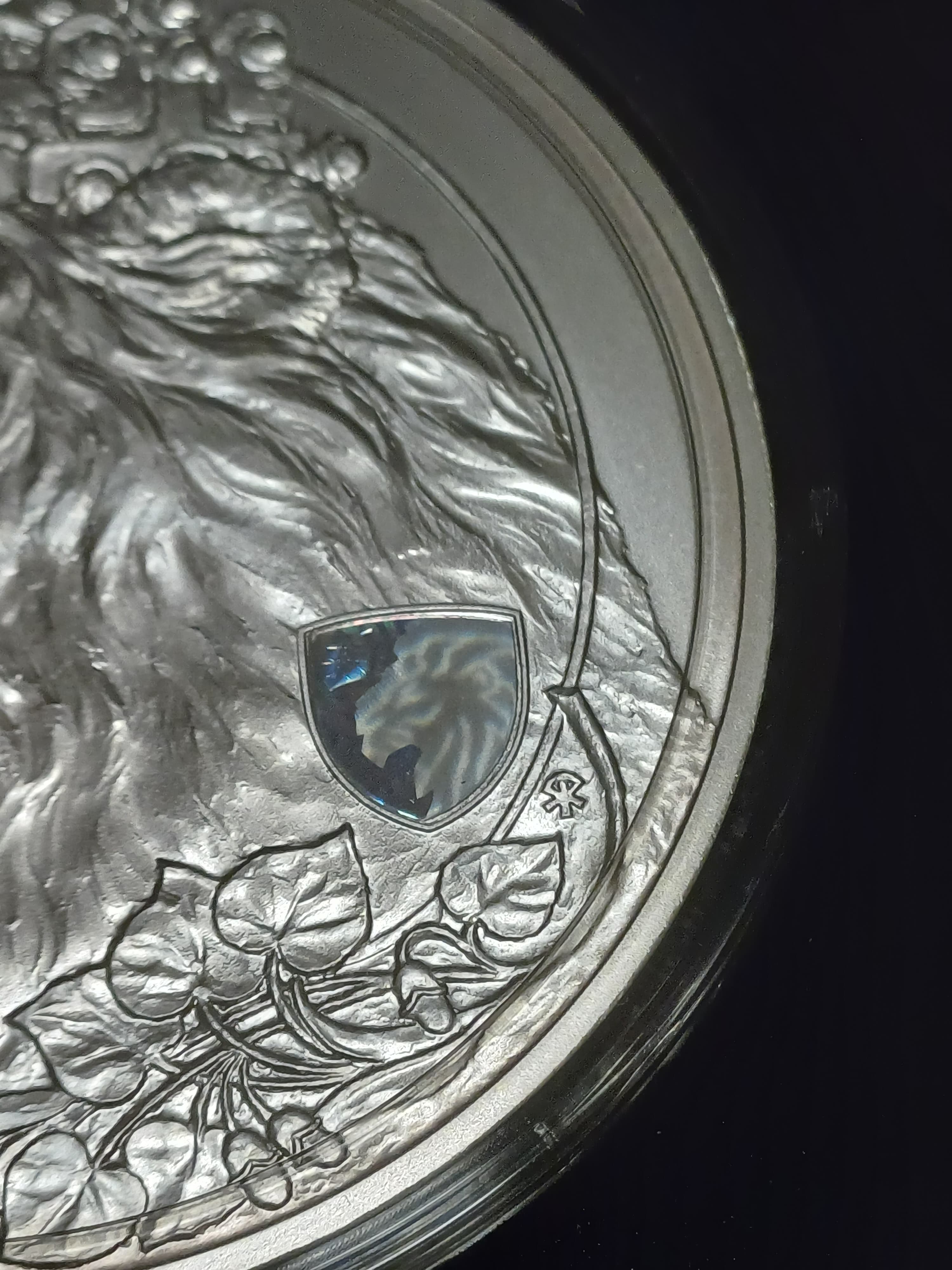 Stříbrná desetiuncová investiční mince 25 NZD - Český lev s hologramem - rok 2021